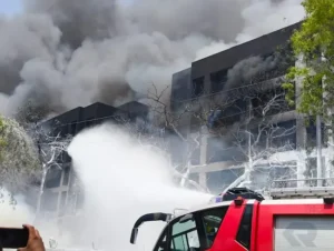 అహ్మదాబాద్​లో కుప్ప కూలిన ఎయిరిండియా విమానం..కొనసాగుతున్న సహాయం