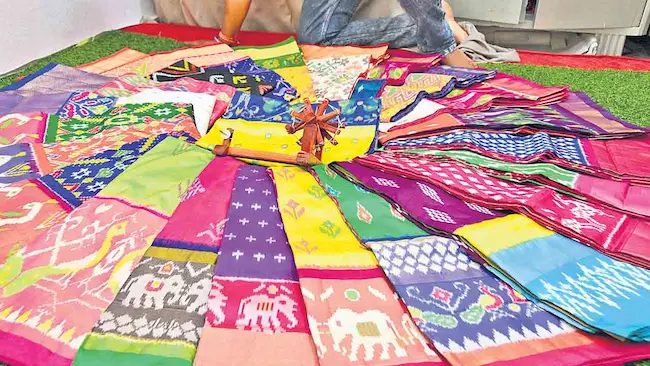 Telangana: ఆగస్టు 15న మహిళా శక్తి చీరల పంపిణి