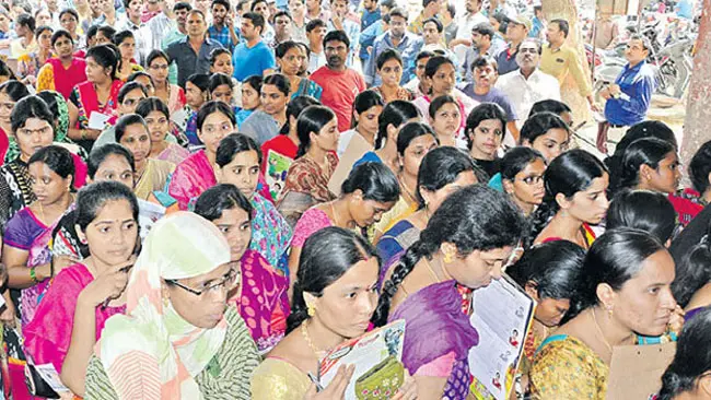 AP DSC ,TG TET: ఒకే తేదీల్లో ఏపీ డీఎస్సీ, తెలంగాణ టెట్ అయోమయంలో అభ్యర్థులు