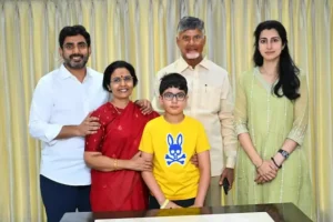 తల్లికి జన్మదిన శుభాకాంక్షలు తెలిపిన మంత్రి నారా లోకేశ్