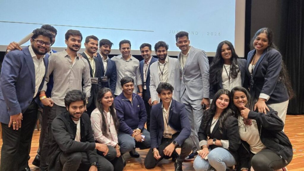 BRS : భారత యువత కోసం డాల్స్‌లో కేటీఆర్‌ పిలుపు