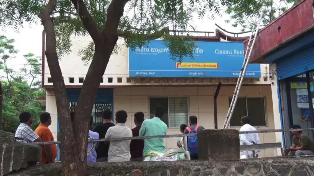 Canara Bank : కర్ణాటకలో కెనరా బ్యాంకులో భారీ చోరీ..