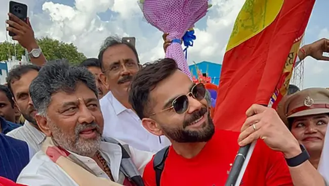 RCB: బెంగళూరు చేరుకున్న ఆర్సీబీ టీమ్..ఘన స్వాగతం పలికిన డీకే శివకుమార్