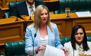 న్యూజిలాండ్ పార్లమెంటులో డీప్‌ఫేక్‌ వల్ల కలిగే నష్టాలను వివరించిన మహిళా ఎంపీ