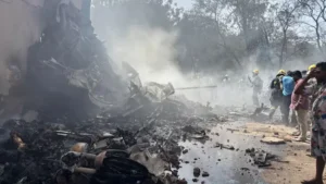 హాస్టల్‌ భవనంపై కూలిన విమానం.. 20 మంది మెడికోలు మృతి?