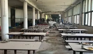 మెడికల్‌ కాలేజ్‌ హాస్టల్‌పై కూలిన విమానం