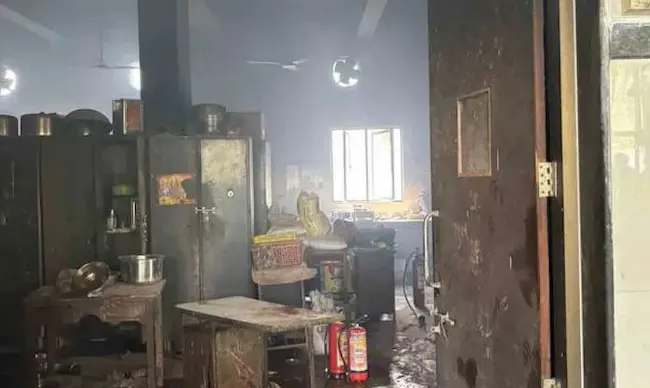   Ahmedabad Plane Crash: మెడికల్‌ కాలేజ్‌ హాస్టల్‌పై కూలిన విమానం