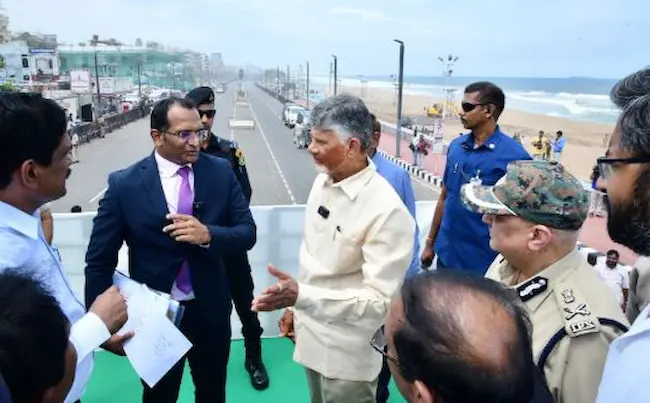 CM Chandrababu: విశాఖలో యోగా  ఏర్పాట్లను స్వయంగా పరిశీలించిన సీఎం చంద్రబాబు