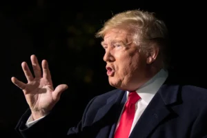 ప్రజలను భయభ్రాంతులకు గురిచేస్తున్న ట్రంప్