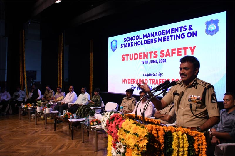 Hyderabad : పాఠశాల విద్యార్థుల భద్రతపై హైదరాబాద్ ట్రాఫిక్ పోలీసులు కీలక సమావేశం