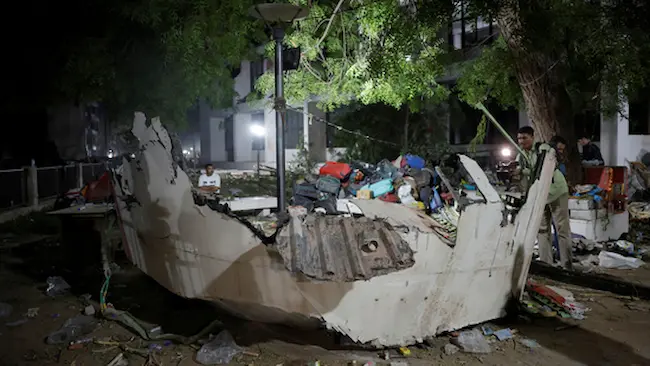 Ahmedabad Plane Crash: ఐదుగురి మృతదేహాలను గుర్తించి.. కుటుంబాలకు అప్పగించిన  అధికారులు