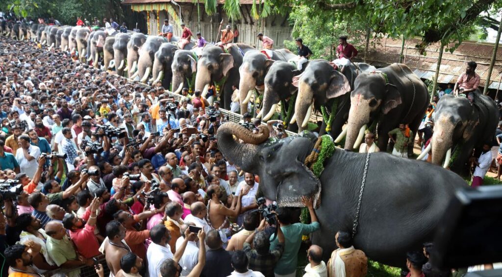 Kerala : కేరళ కొట్టియూర్ పండుగ మహోత్సవానికి వేలాది మంది భక్తులు