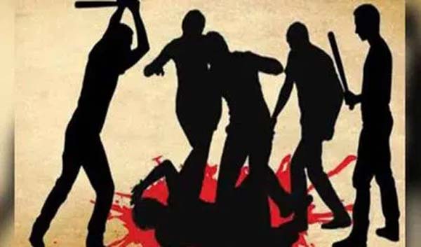 Tadipatri : వేట కొడవళ్లతో పరస్పర దాడులు