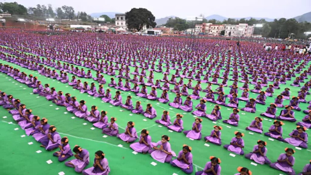 Nara Lokesh : విద్యార్థులతో సూర్యనమస్కారాలు : ఇది గర్వించాల్సిన రోజన్న నారా లోకేశ్