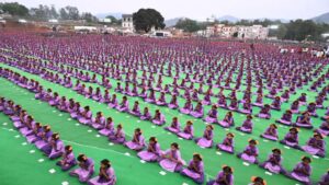 విద్యార్థులతో సూర్యనమస్కారాలు : ఇది గర్వించాల్సిన రోజన్న నారా లోకేశ్