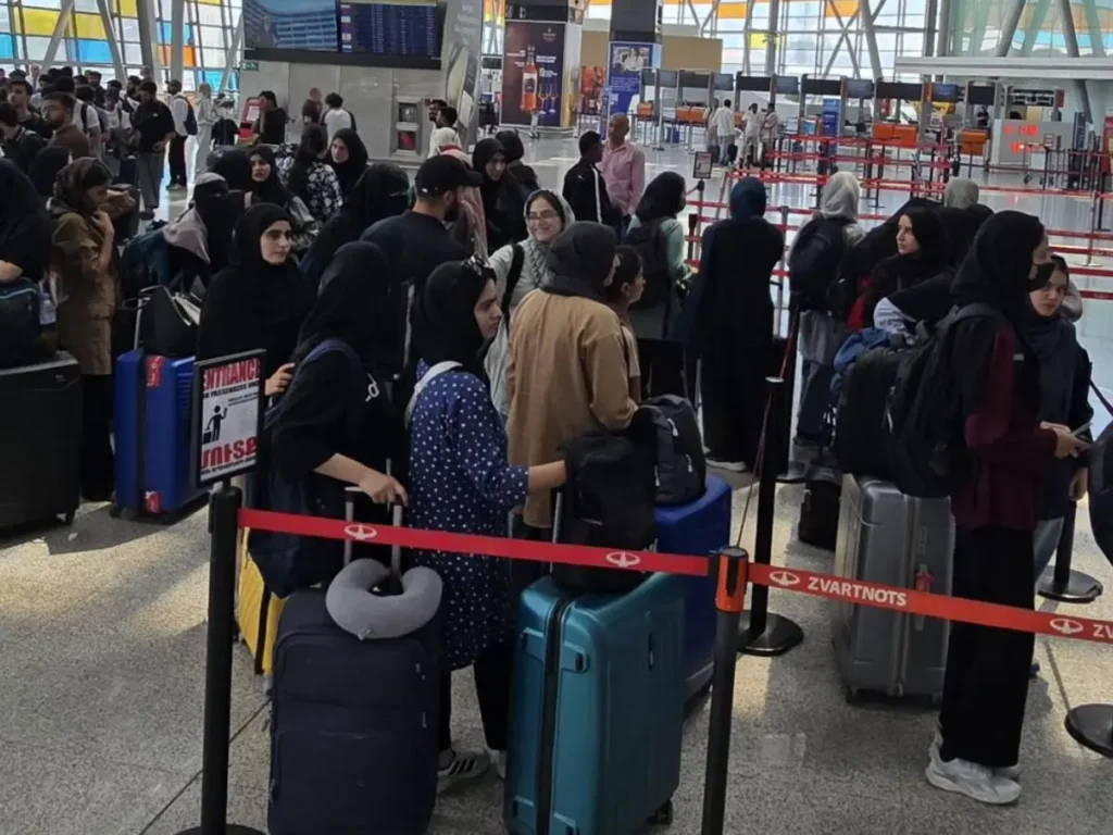 Operation Sindhu : ఇరాన్ నుంచి ఢిల్లీకి చేరుకున్న 10 మంది ఏపీ విద్యార్థులు