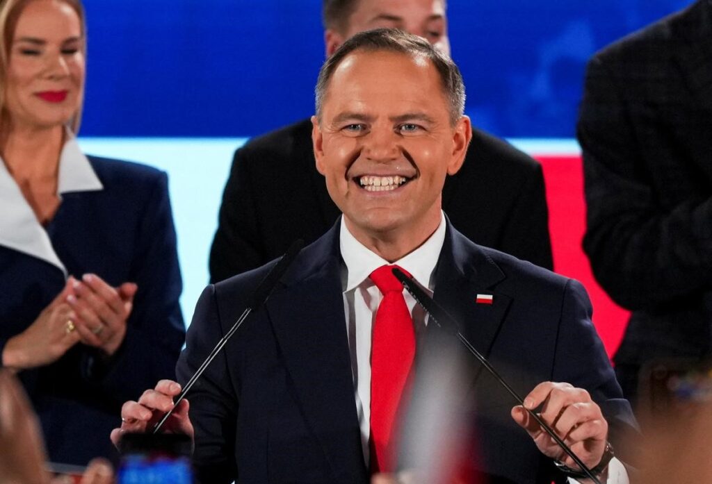 Poland: పోలాండ్ అధ్యక్షుడిగా కరోల్ నవ్రోకి గెలుపు