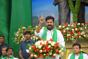 బట్టలిప్పి కొడితే తప్ప ఇందిరమ్మ గొప్పతనం వారికి అర్థం కాదు – రేవంత్