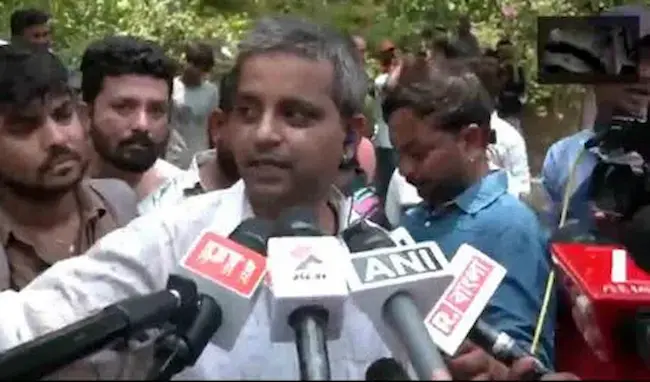 Flight crash: ప్రమాదంలో నా తల్లి ,కుమార్తె ఆచూకీ లేదని రవి ఠాకూర్ ఆవేదన