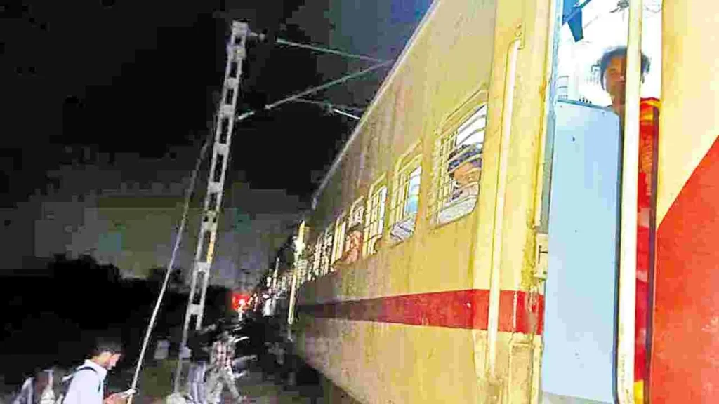 Seven Hills Express : సెవెన్‌హిల్స్‌ ఎక్స్‌ప్రెస్‌లో మంటలు..