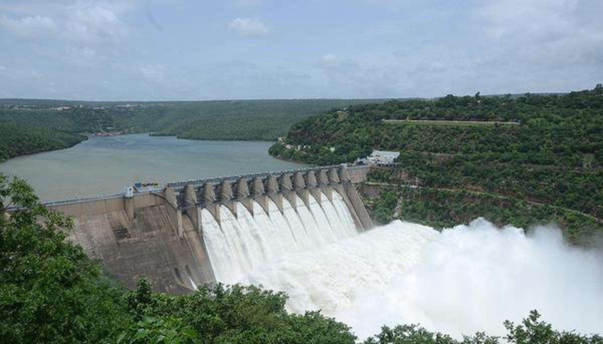 Srisailam Dam : పెనుప్రమాదంలో శ్రీశైలం ప్రాజెక్ట్