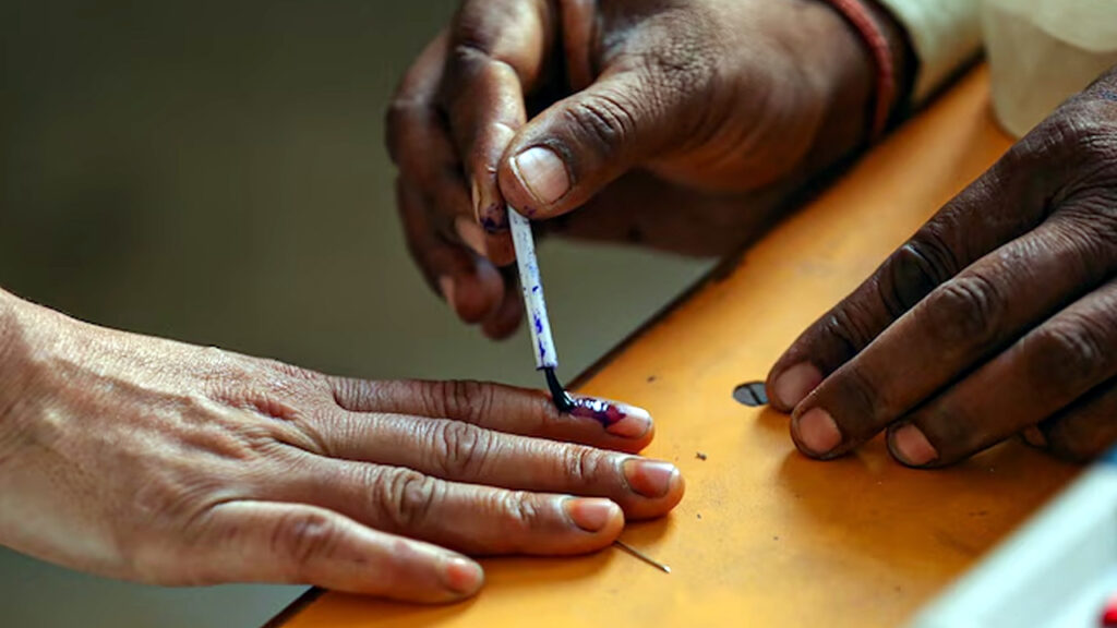 Telangana : తెలంగాణ లో ఓటు హక్కు ఉన్న 30 వేల మంది పేర్లు తొలగింపు : ఎందుకంటే?