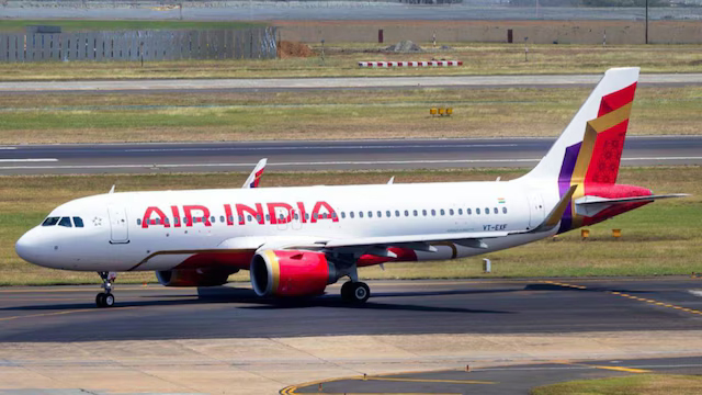 Air India: ఎయిరిండియా విమానం రెక్కల మధ్య పక్షి గూడు… సర్వీసు 3 గంటలు ఆలస్యం!