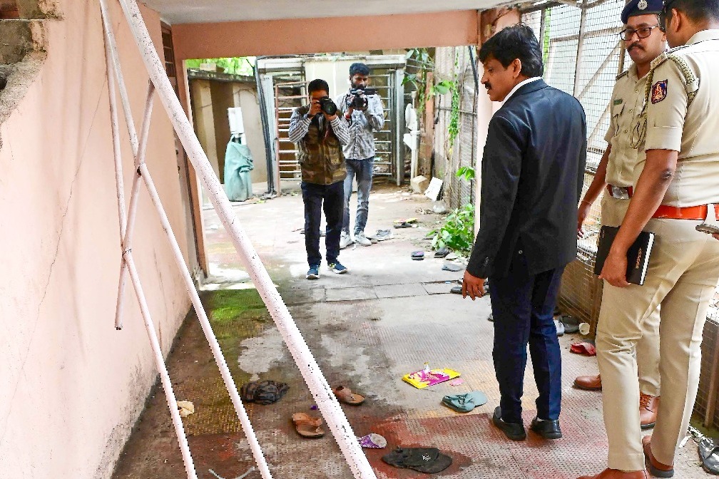 Vikas Kumar : కీలక నిర్ణయం తీసుకున్న సస్పెండైన అధికారి!