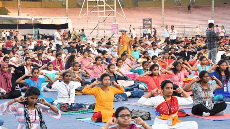 Yoga Day 2025: గచ్చిబౌలి స్టేడియంలో యోగా డే వేడుకలు