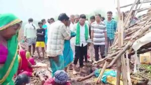 పిడుగుల ధాటికి ఆరుగురు మృతి