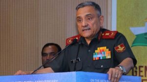 పాకిస్థాన్‌ ఉగ్రవాదాన్ని ప్రోత్సహించడాన్నిఆపేయాలి : సీడీఎస్‌ చౌహాన్‌