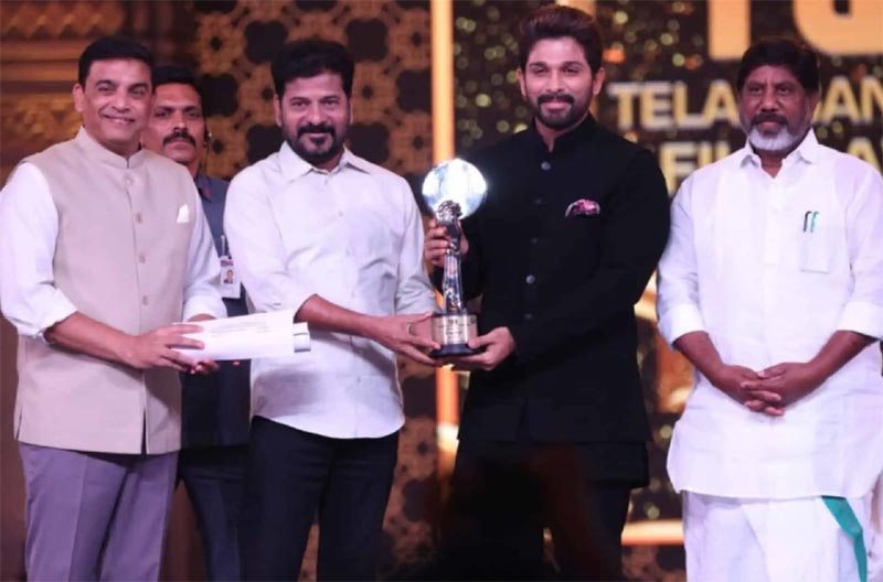 Gaddar Awards : సీఎం రేవంత్ చేతుల మీదుగా అవార్డులు అందుకున్న అల్లు అర్జున్