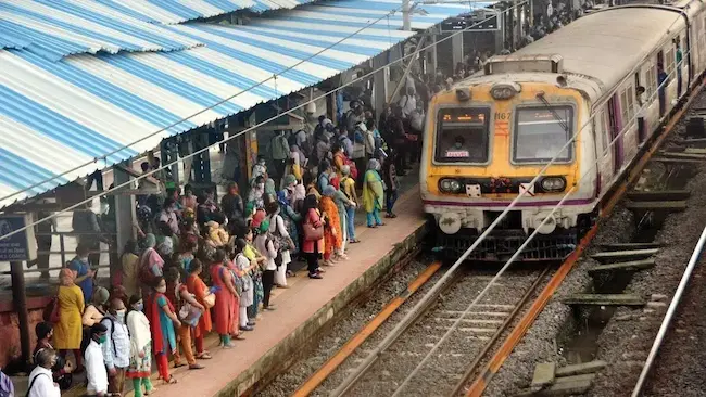 Mumbai Local Trains: రైల్వే ప్రయాణికుల భద్రత కోసం రైల్వే చర్యలు