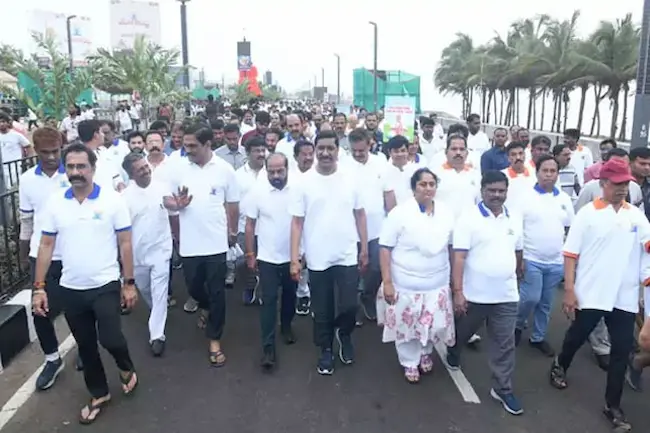 Yogandhra: విశాఖలో ‘యోగాంధ్ర’ కార్యక్రమంపై వాకథాన్