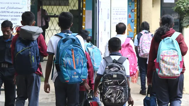 Schools Reopen: బడి గంటలకు వేళాయె హ్యాపీగా బడికి వెళదామా