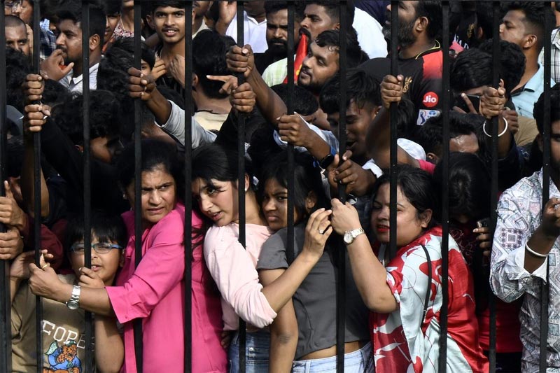 Bangalore Stampede : తొక్కిసలాటలో చనిపోయిన టెకీ కథ తెలిస్తే కన్నీరు పెట్టుకోవాల్సిందే