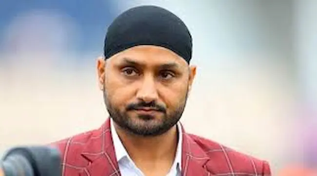 Harbhajan Singh: ఇంగ్లండ్‌తో టెస్ట్‌ సిరీస్‌లో కుల్దీప్ యాదవ్‌ ని కూడా ఆడనివ్వాలి: హర్భజన్