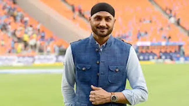 Harbhajan Singh: ఇంగ్లండ్‌తో టెస్ట్‌ సిరీస్‌లో కుల్దీప్ యాదవ్‌ ని కూడా ఆడనివ్వాలి: హర్భజన్