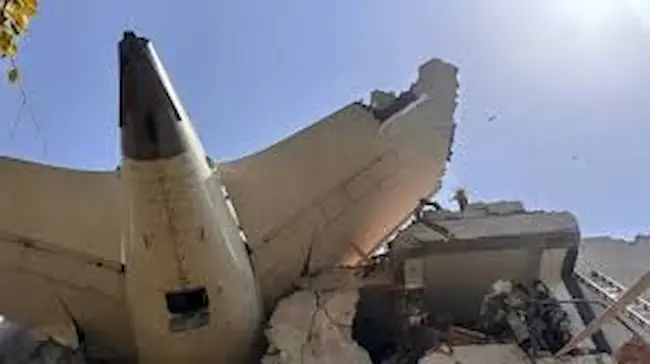 Ahmedabad Plane Crash: అహ్మదాబాద్ దుర్ఘటనలో బాల్కనీ నుండి దూకిన మెడికోస్