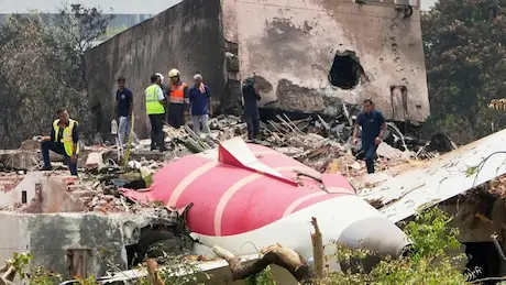 Ahmedabad plane Crash: మెడికోల కుటుంబాలకు అండగా నిలిచిన డాక్టర్ షంషీర్