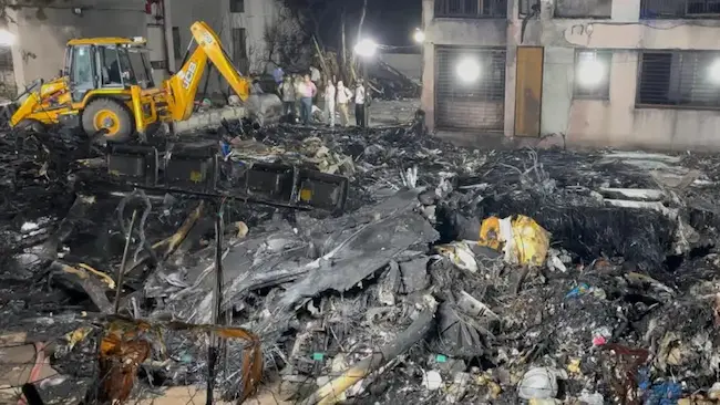 Ahmedabad: విమాన ప్రమాదం..కష్టంగా మారిన మృతదేహాల గుర్తింపు