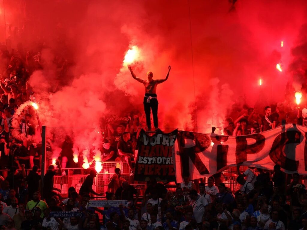 Fans Violence: విజయోత్సవం హింసాత్మకంగా మారడంతో ఇద్దరు మృతి