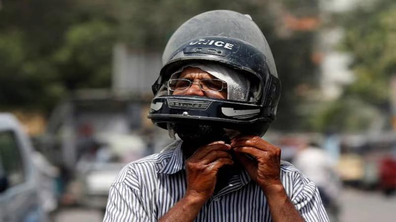 Free Helmets : బైక్ కొంటే 2 హెల్మెట్లు ఫ్రీ.. ఎప్పటి నుండి అంటే ?