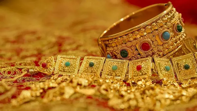 Gold Rates Today: మరింతగా తగ్గిన బంగారం ధరలు