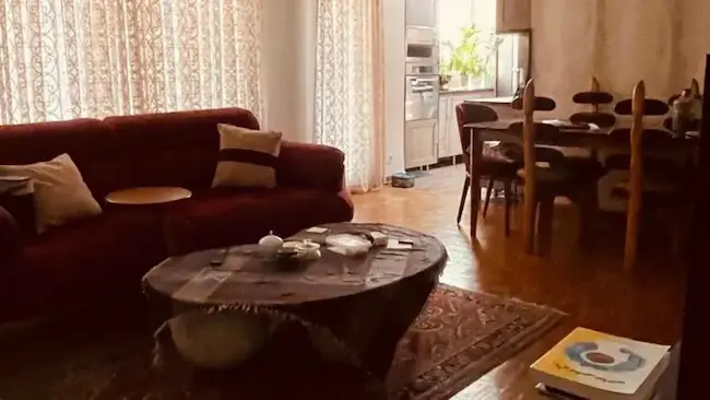 తెహ్రాన్ నుంచి బయలుదేరిన ప్రజలు తాము తిరిగి వస్తామో, లేదో అన్న సందిగ్థతతో చివరిసారిగా తమ ఇళ్ల ఫోటోలు తీసుకుని సోషల్ మీడియాలో పోస్ట్ చేస్తున్నారు. 'ది లాస్ట్ ఫోటోస్ ఆఫ్ హోమ్' అనే హ్యాష్ ట్యాగ్ ట్రెండింగ్లో ఉంది.