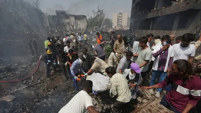 Plane crash: కళ్లముందే ఘోరం.. కన్నీటితో టేకాఫ్: పైలట్ల ఆవేదన