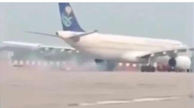 Saudi Airlines: హజ్ యాత్రికుల విమానానికి త్రుటిలో తప్పిన ప్రమాదం