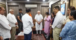 విజయ్‌ రూపానీ కుటుంబాన్ని పరామర్శించిన ప్రధాని