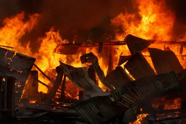 Fire : బాణసంచా ఫ్యాక్టరీలో ప్రమాదం .. ఐదుగురు కార్మికులు మృతి