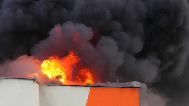 Fire : బాణసంచా ఫ్యాక్టరీలో ప్రమాదం .. ఐదుగురు కార్మికులు మృతి